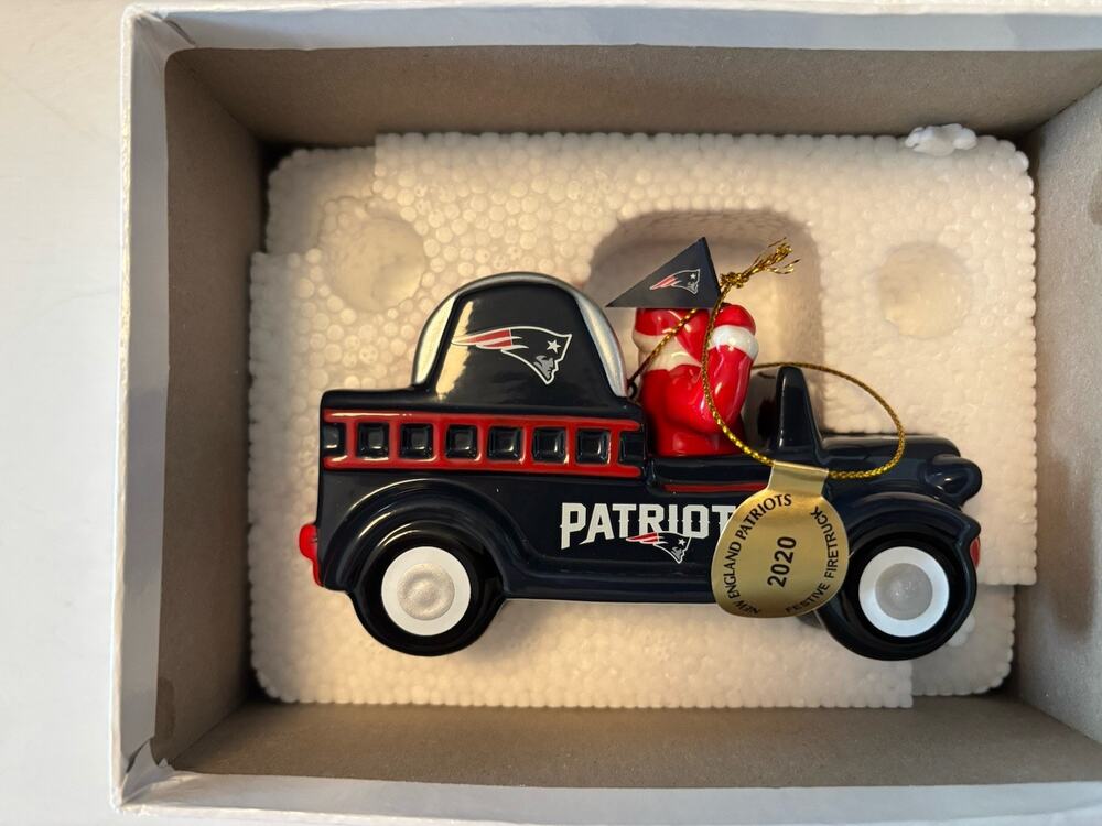 2020 New England Patriots Danbury Mint Santa’s Firetruck Christmas Ornament